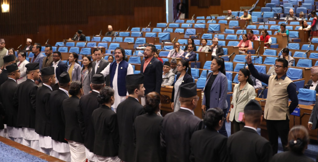 संसदमा अवरोध कायमै, अवरोधबीच बैठक जारी