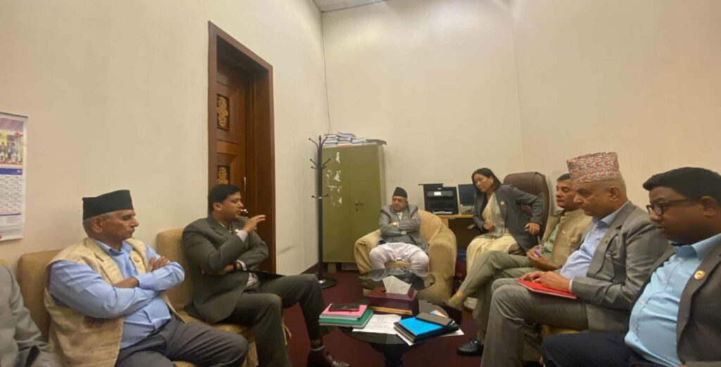 सभामुख, उपसभामुख र प्रमुख सचेतकहरूबीच छलफल