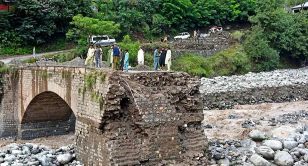 पाकिस्तानको पञ्जाबमा भीषण बाढीबाट ३३ जनाको मृत्यु, ठूलो जनधनको क्षति
