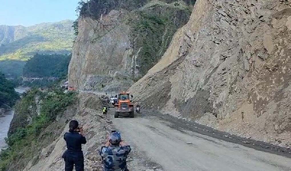 बाढी र पहिरोले देशभर ६ राजमार्ग पूर्ण रुपमा अवरुद्ध