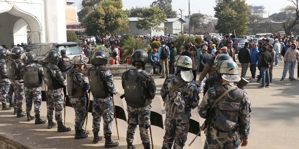 निर्वाचन आयोगमा कांग्रेस नेता-कार्यकर्ताको भीड