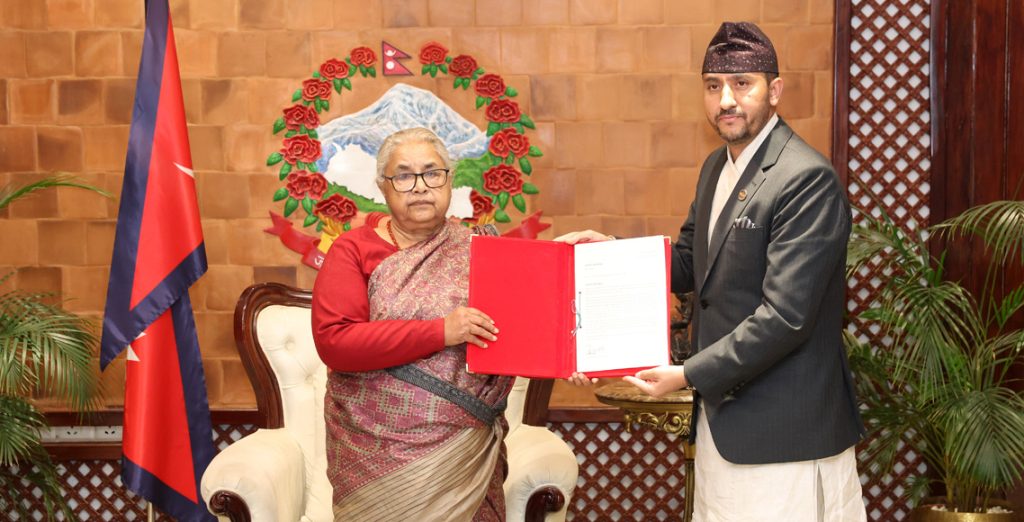 सञ्चारमन्त्री खरेलले दिए पदबाट राजीनामा