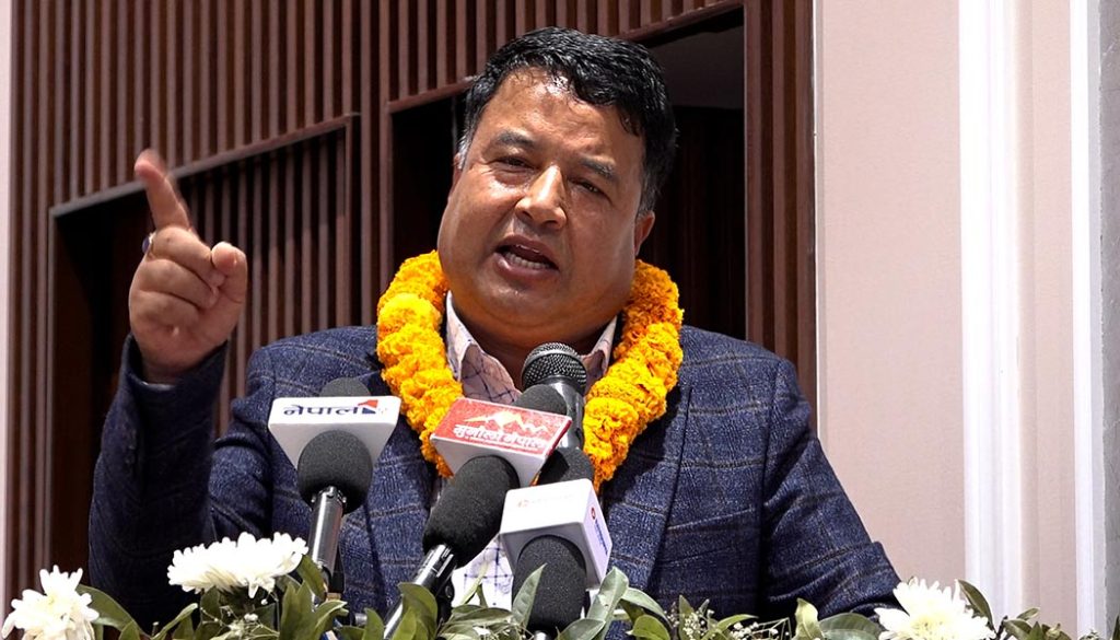 एमाले सचिव महेश बस्नेतविरुद्ध प्रहरीमा उजुरी